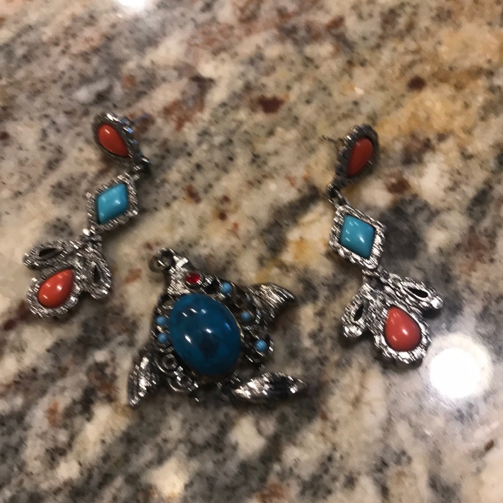 Silver stones earrings and necklace pendant.